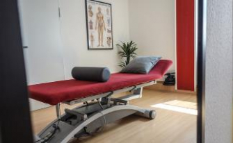 Physiotherapie und Krankengymnastik Behandlungsliege